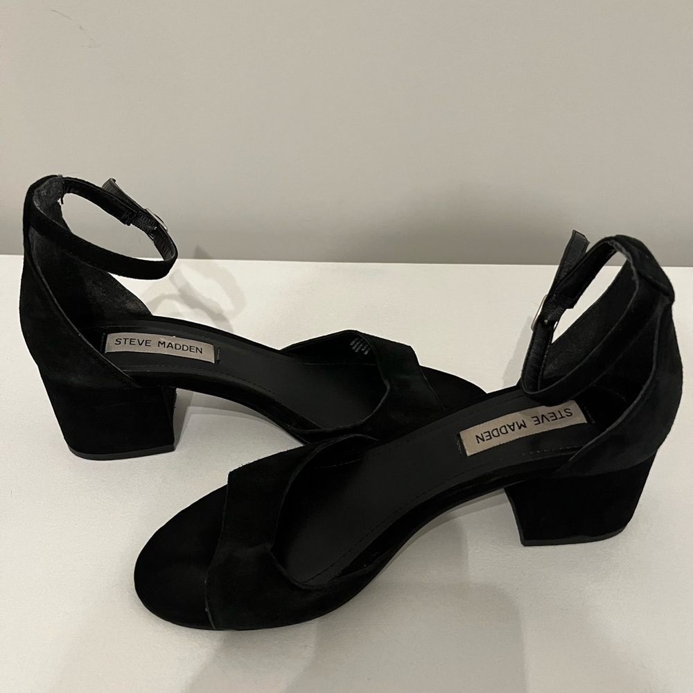 Steve Madden short black heels